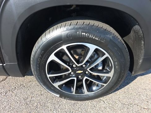 Used 2025 Chevrolet TrailBlazer LT AWD/4WD image 9