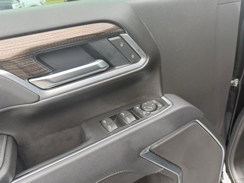 Used 2025 Chevrolet Silverado 2500 LT w/ Z71 Chrome Sport Edition image 15