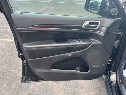 Used 2018 Jeep Grand Cherokee Limited AWD/4WD image 11
