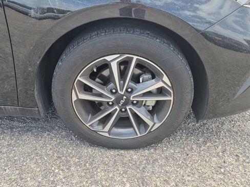 Used 2023 Kia Forte LXS w/ LXS Technology Package FWD image 6