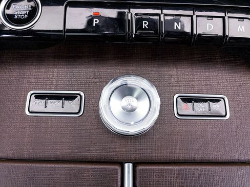 Used 2025 Lincoln Navigator Reserve AWD/4WD image 32