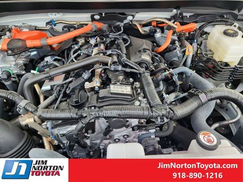 Used 2025 Toyota Tacoma TRD Sport image 33