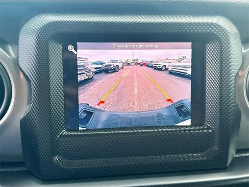 Used 2022 Jeep Gladiator Willys image 14