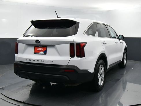 Used 2021 Kia Sorento LX image 29