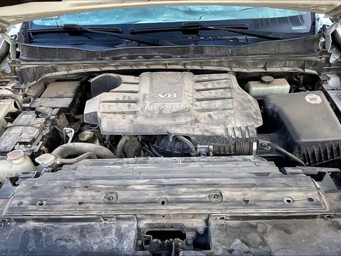 Used 2018 Nissan Titan SV w/ SV Convenience Package image 10