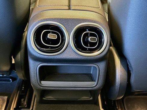 Used 2026 Mercedes-Benz GLC 300 image 23