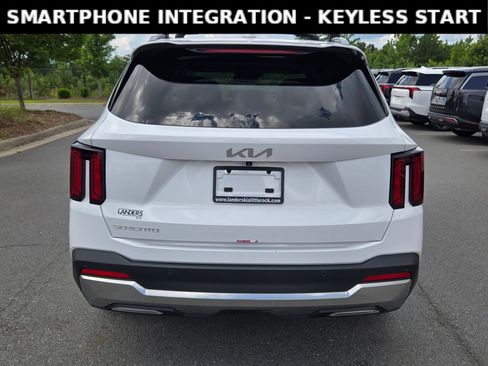 Used 2025 Kia Sorento S w/ Panoramic Sunroof Package FWD image 6