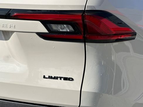 Certified 2024 Toyota Grand Highlander AWD Hybrid image 28
