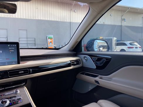 Used 2022 Lincoln Aviator Reserve w/ Equipment Group 201A AWD/4WD image 4