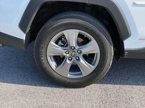 Used 2024 Toyota RAV4 LE AWD/4WD image 9
