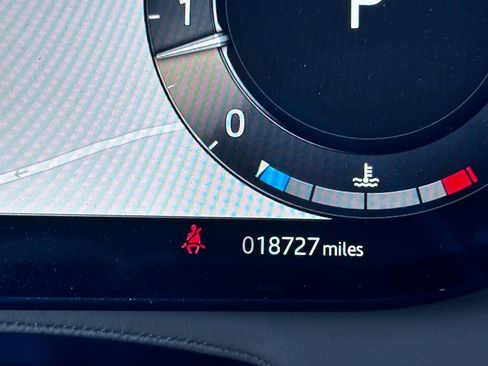 Used 2024 Land Rover Range Rover Sport SE image 4