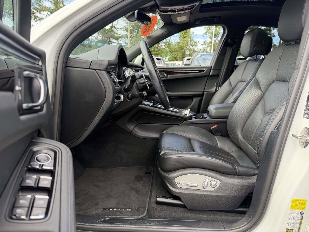 Used 2022 Porsche Macan AWD/4WD image 15