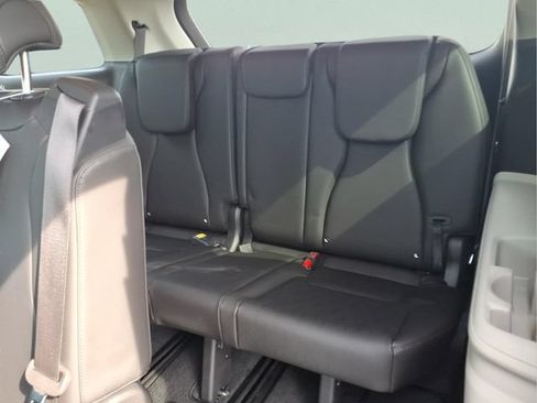 Used 2024 Kia Carnival LX FWD image 21