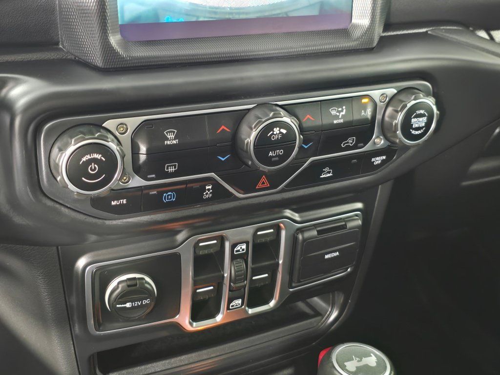 Used 2023 Jeep Wrangler Unlimited Sahara AWD/4WD image 31