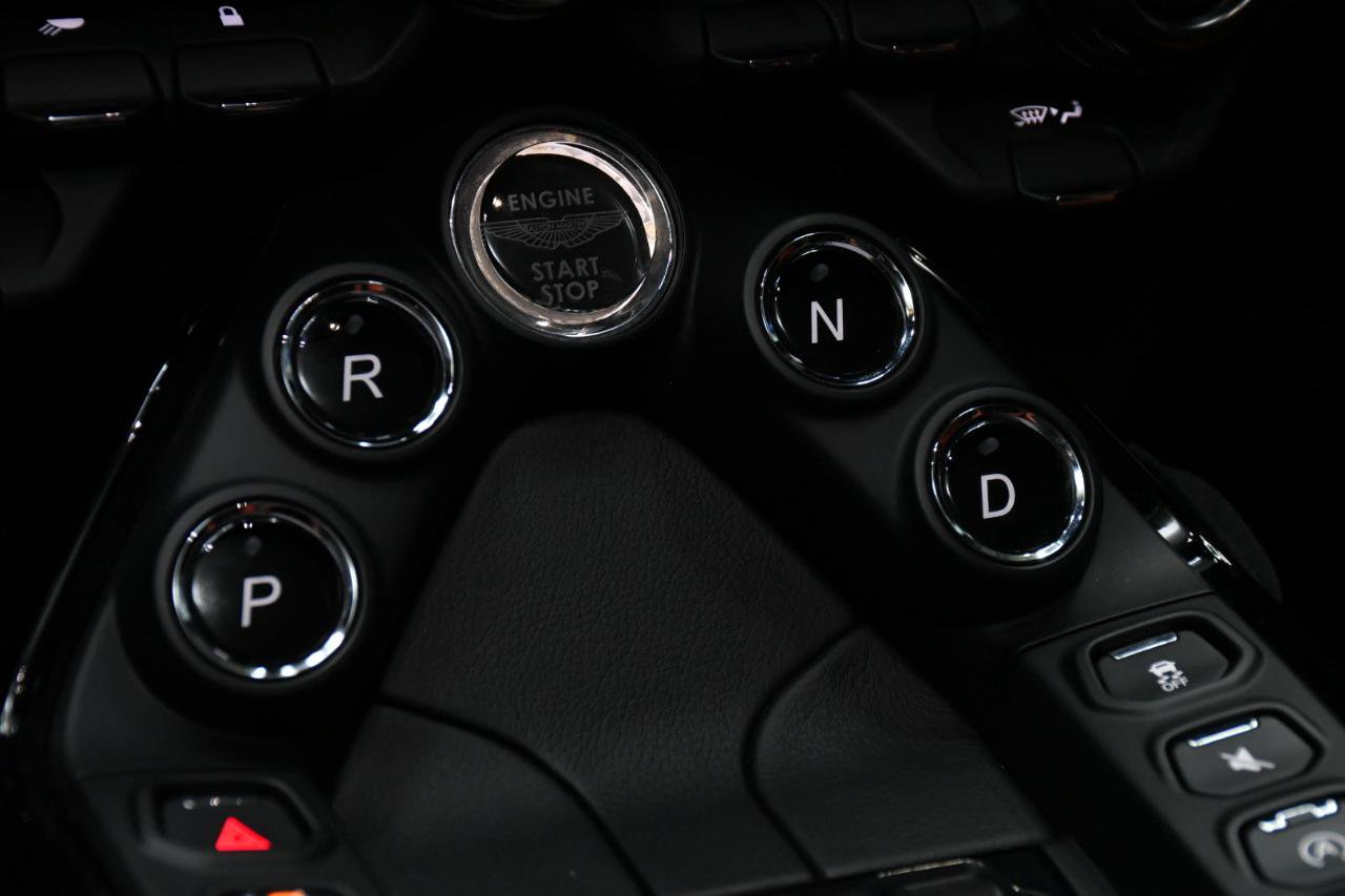 Used 2020 Aston Martin V8 Vantage Coupe RWD image 32