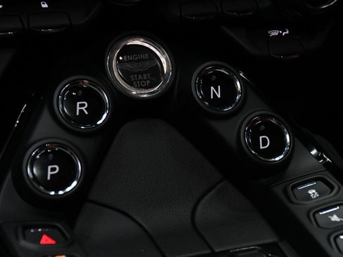 Used 2020 Aston Martin V8 Vantage Coupe RWD image 32