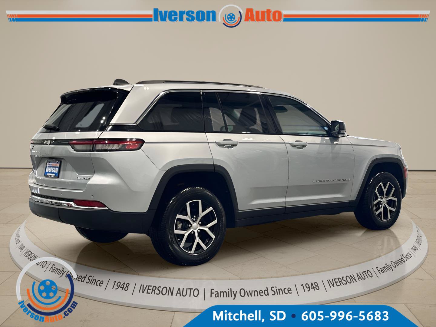 Used 2024 Jeep Grand Cherokee Limited AWD/4WD image 12