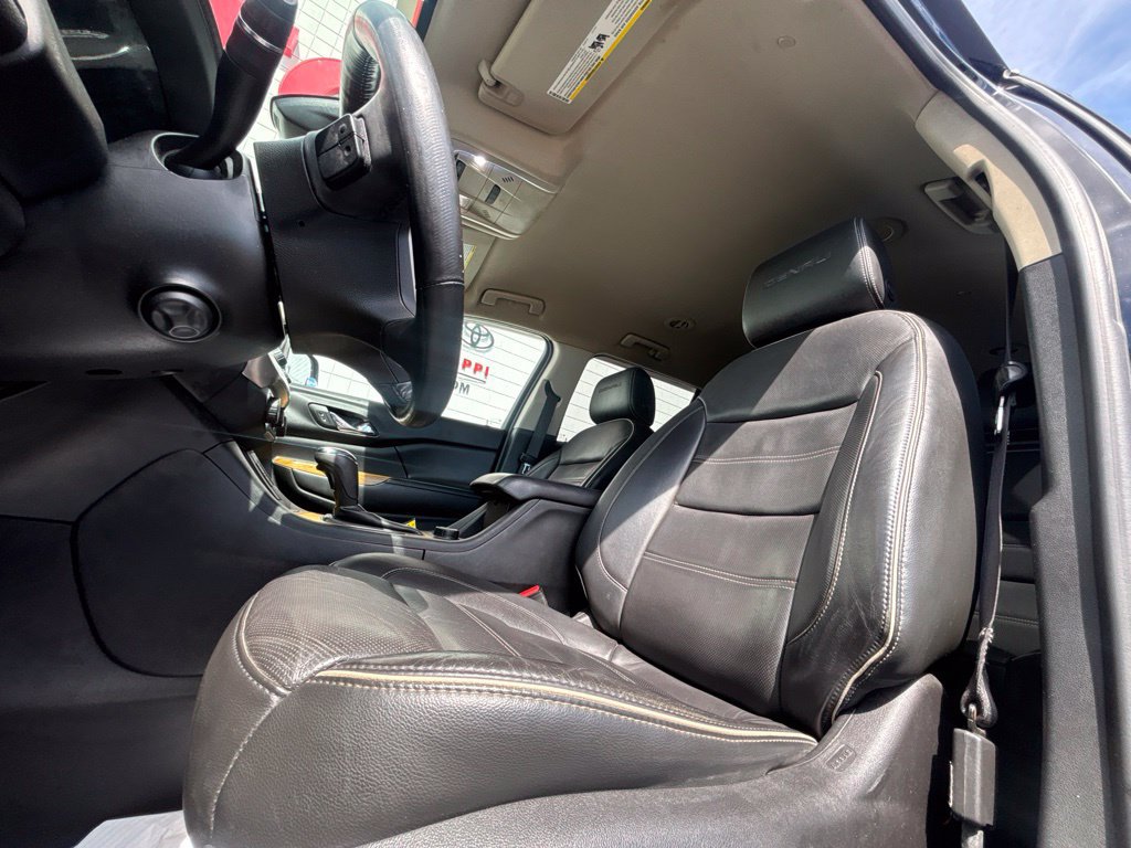 Used 2017 GMC Acadia Denali w/ Technology Package FWD image 10