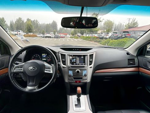 Used 2013 Subaru Outback 3.6R Limited AWD/4WD image 10