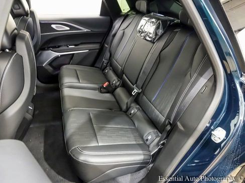 New 2025 Cadillac Lyriq Luxury image 9