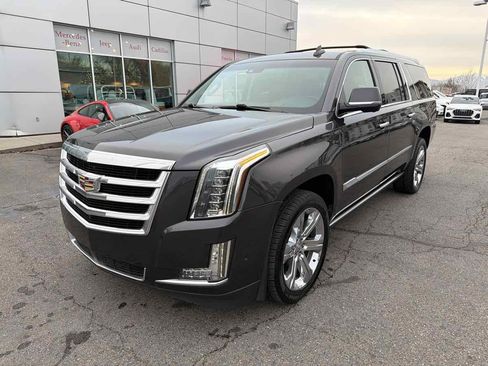 Used 2018 Cadillac Escalade ESV Premium Luxury image 9