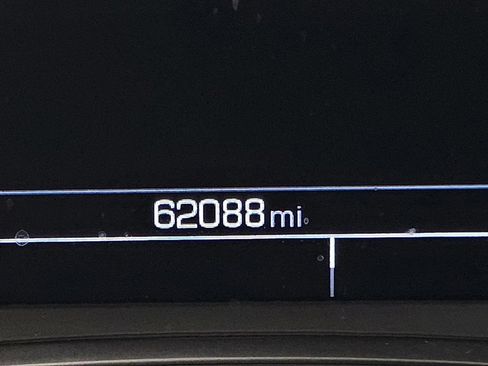 Used 2019 Chevrolet Traverse LT FWD image 17