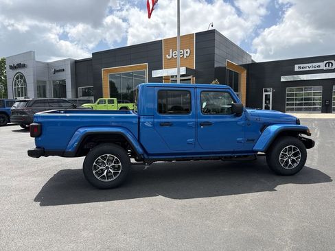 New 2026 Jeep Gladiator Sport AWD/4WD image 14