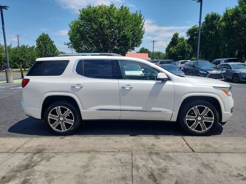 Certified 2018 GMC Acadia Denali w/ Technology Package FWD image 9
