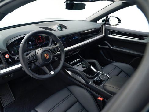 New 2026 Porsche Cayenne Coupe image 4