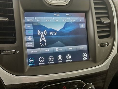 Used 2022 Chrysler 300 Touring w/ Sport Appearance Package image 17