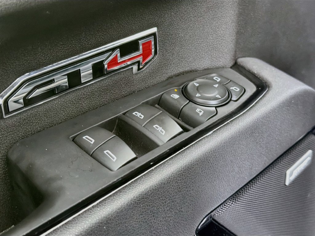 Used 2025 GMC Sierra 1500 AT4 w/ Technology Package AWD/4WD image 23