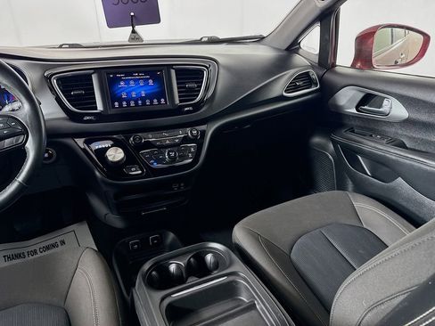 Used 2020 Chrysler Pacifica Touring w/ S Appearance Package image 28