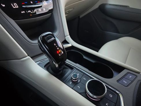 Used 2020 Cadillac XT5 Premium Luxury FWD image 19