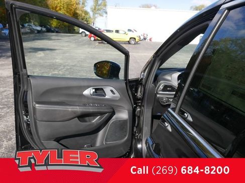 New 2026 Chrysler Pacifica Limited image 23