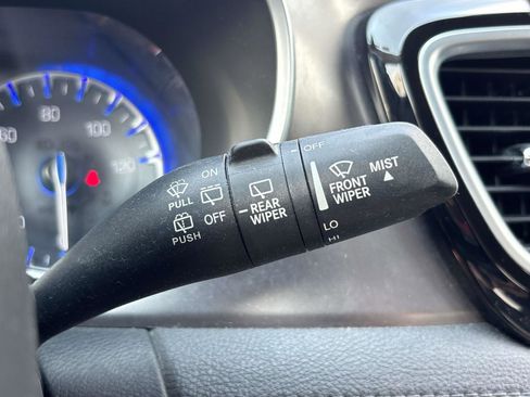 Used 2018 Chrysler Pacifica Limited image 32