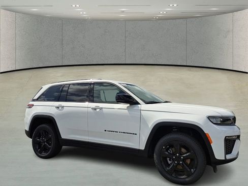 New 2026 Jeep Grand Cherokee Limited w/ Limited Altitude Package RWD image 2