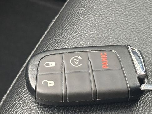 Used 2025 Jeep Compass Limited image 25