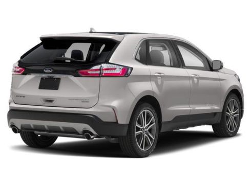 Used 2019 Ford Edge Titanium image 2