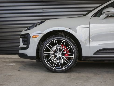 Certified 2023 Porsche Macan S image 13