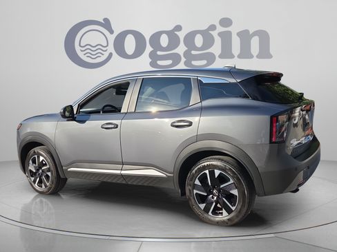 Used 2025 Nissan Kicks SV AWD/4WD image 3