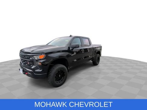 Used 2022 Chevrolet Silverado 1500 Custom Trail Boss AWD/4WD image 4