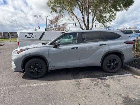 Used 2024 Toyota Highlander LE image 16