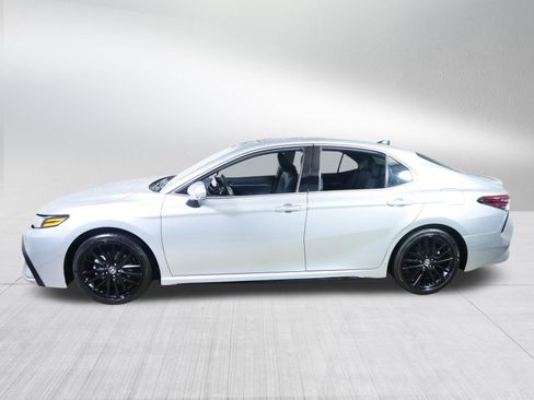Used 2023 Toyota Camry XSE FWD image 4