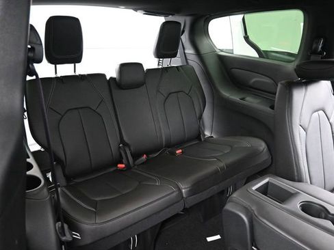 New 2026 Chrysler Pacifica Select FWD image 22