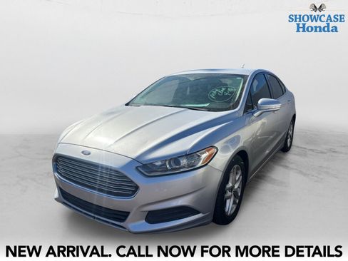 Used 2014 Ford Fusion SE image 2
