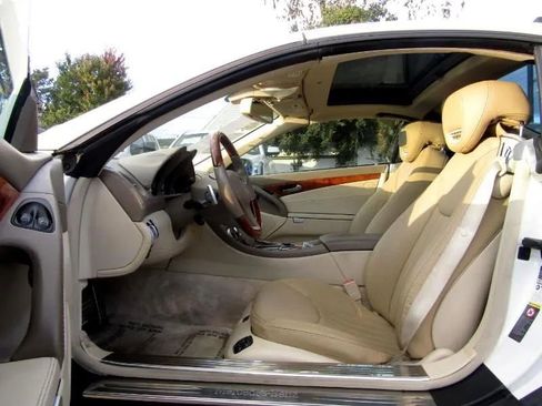 Used 2009 Mercedes-Benz SL 550 image 9