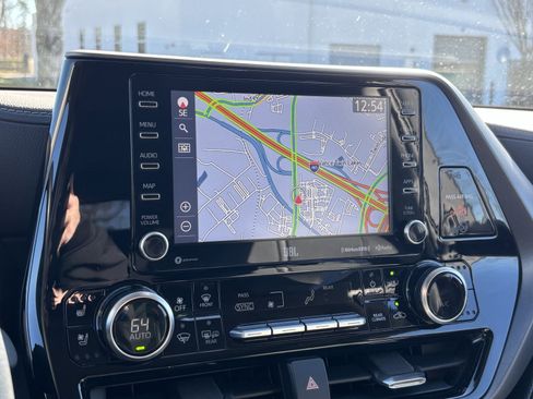 Used 2022 Toyota Highlander Limited image 24