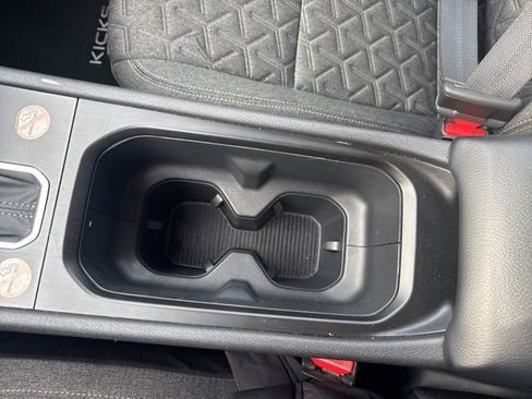 Used 2025 Nissan Kicks SV image 23