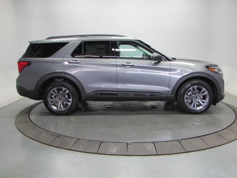 New 2026 Ford Explorer Active w/ Active Comfort Package AWD/4WD image 8