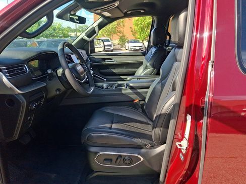 Used 2024 Jeep Wagoneer L Series II w/ Flexible Seating Group AWD/4WD image 23